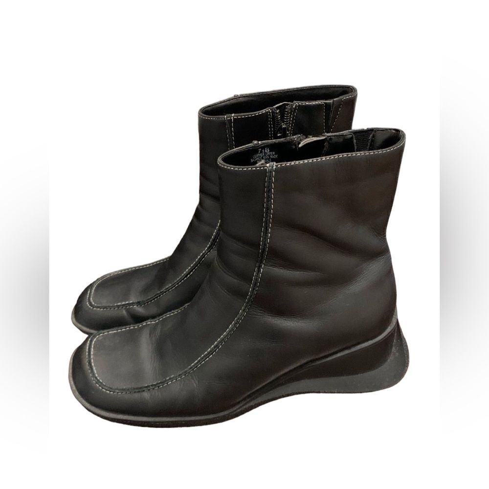 3 for $30! Black bakers boots. Leather size 7.5